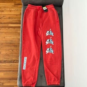 Nike Mens size Small jogger pants NWT